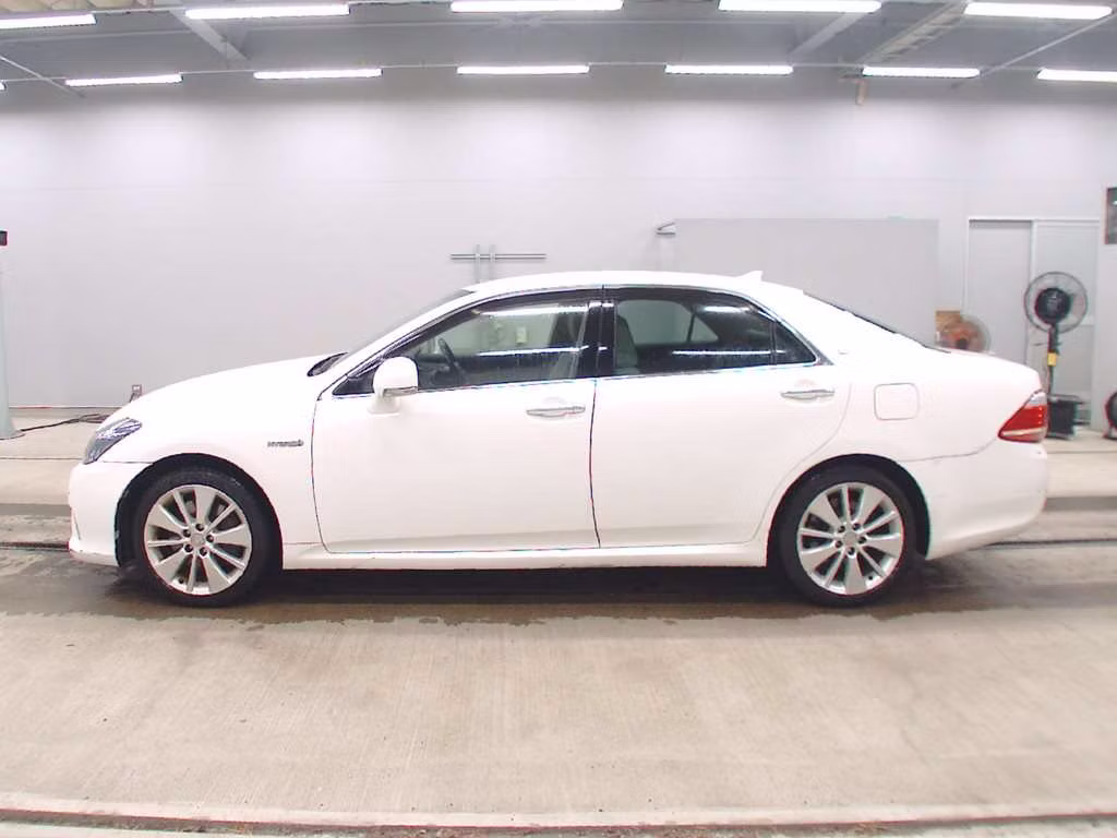 TOYOTA CROWN
