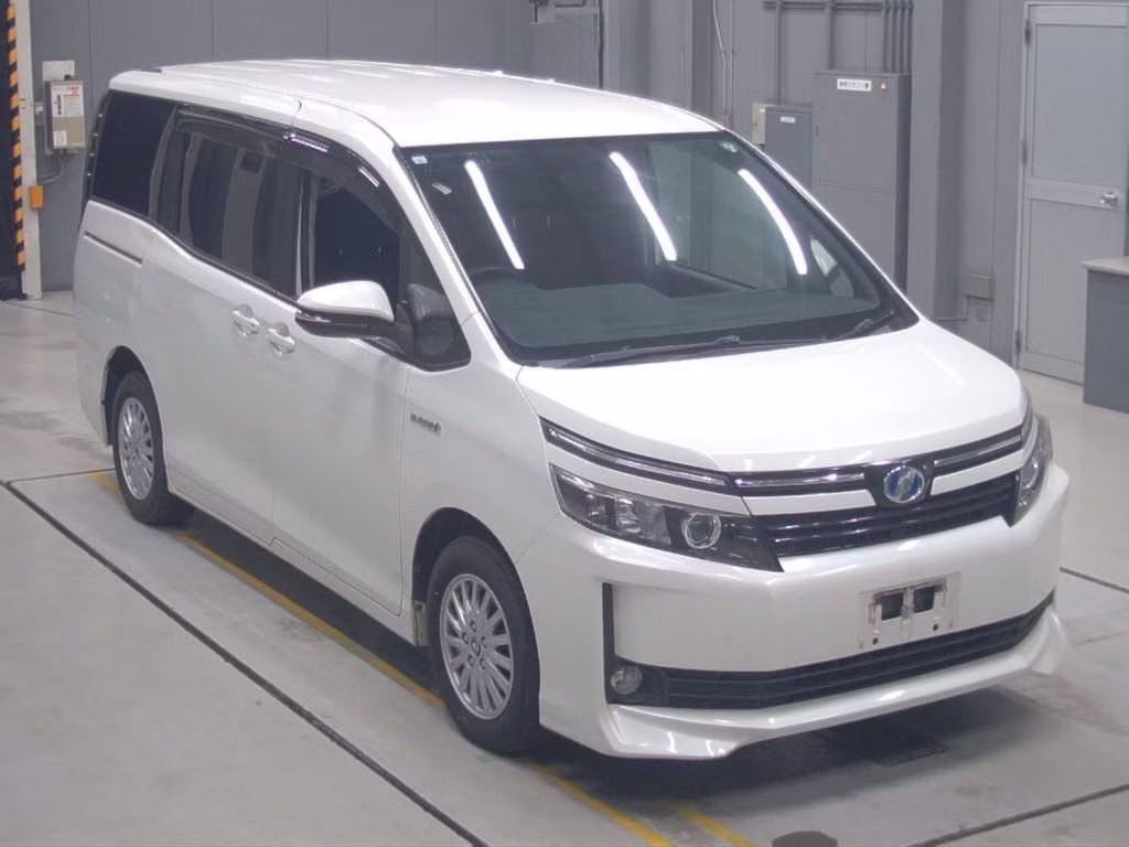TOYOTA VOXY