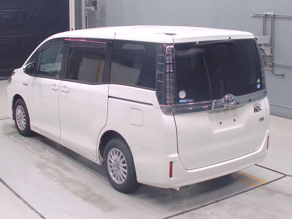 TOYOTA VOXY