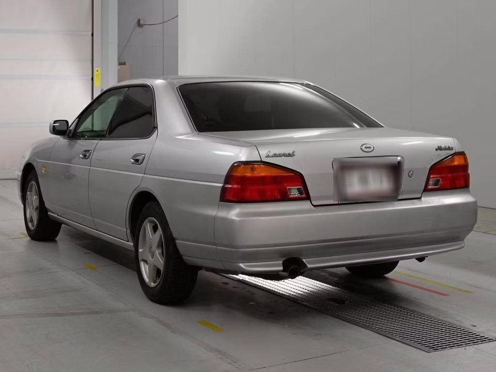 NISSAN LAUREL
