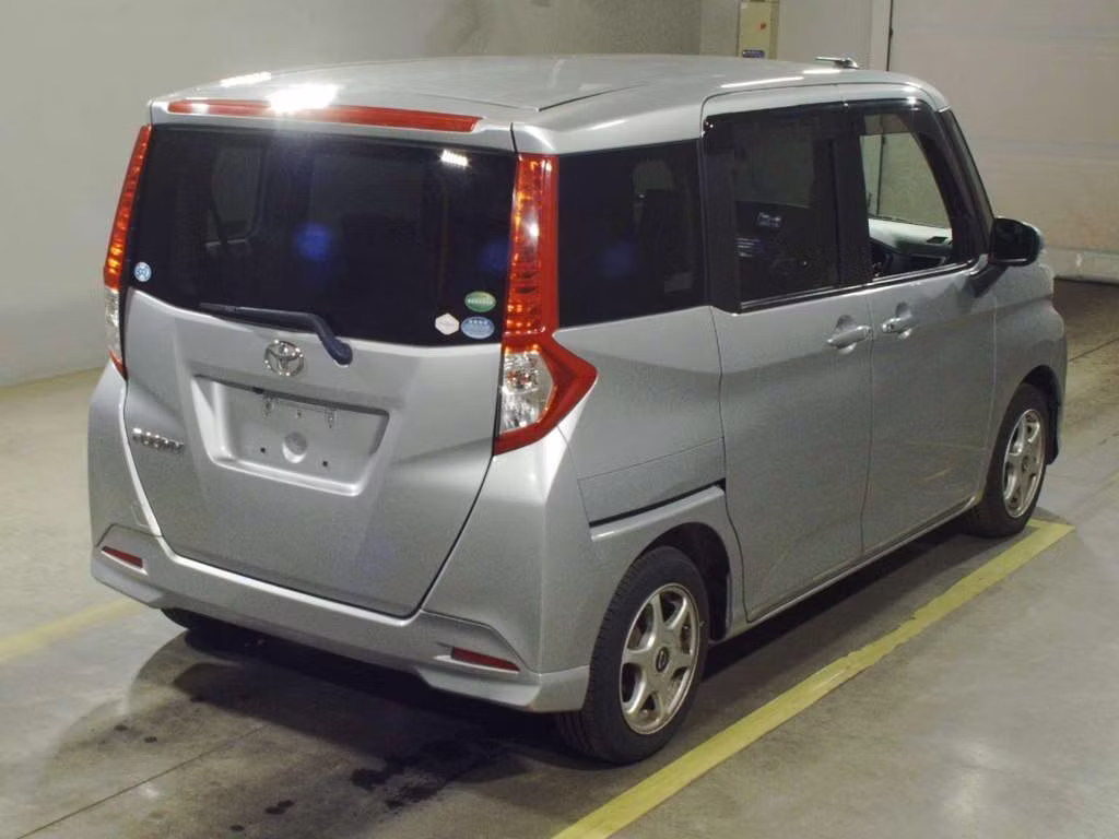 TOYOTA ROOMY