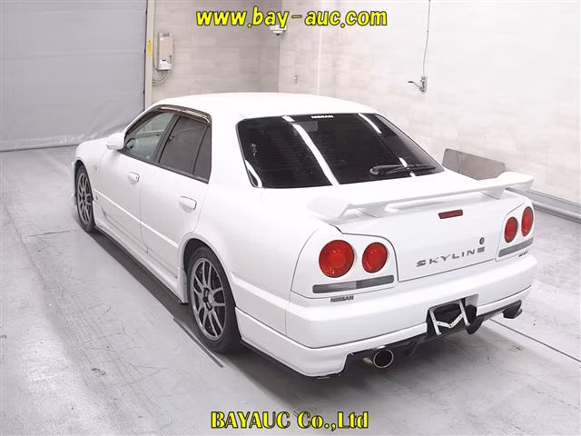 NISSAN SKYLINE