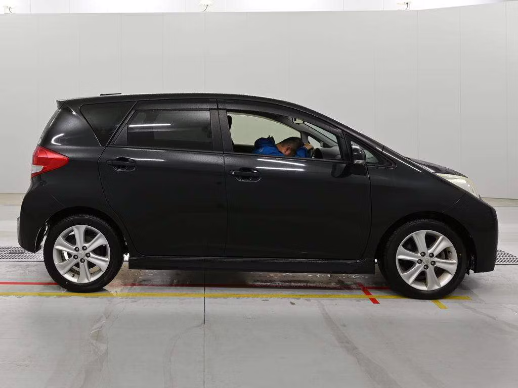 SUBARU TREZIA
