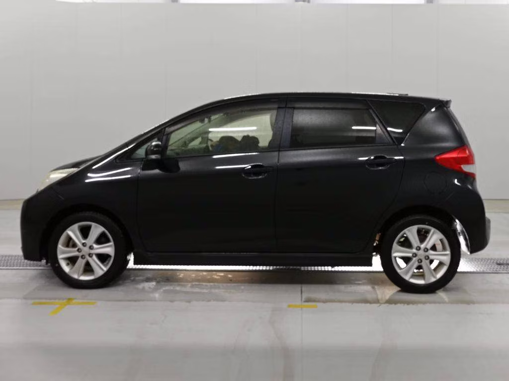 SUBARU TREZIA