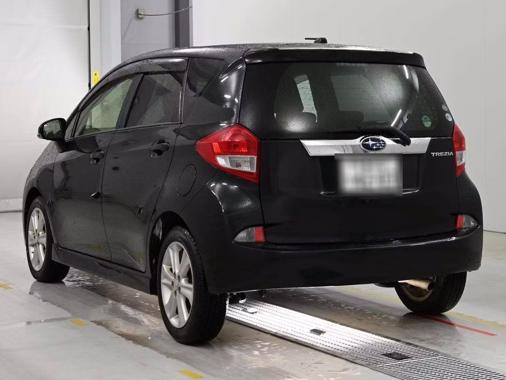 SUBARU TREZIA