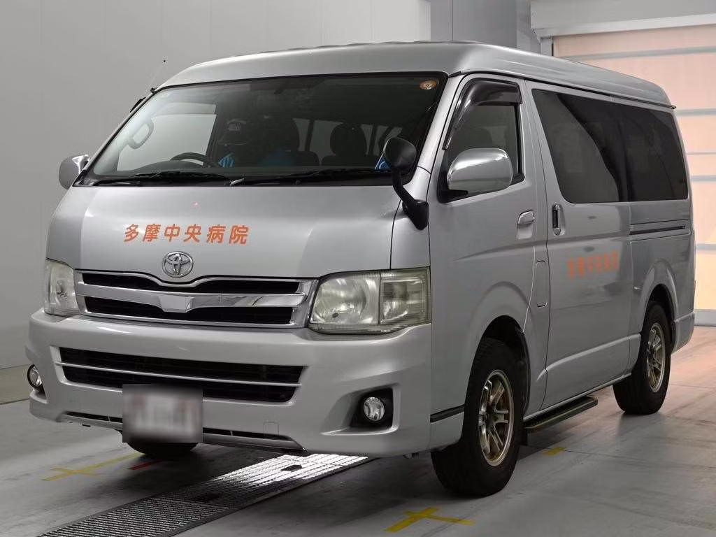 TOYOTA HIACE
