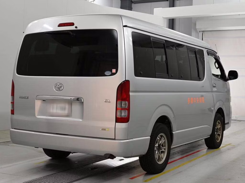TOYOTA HIACE