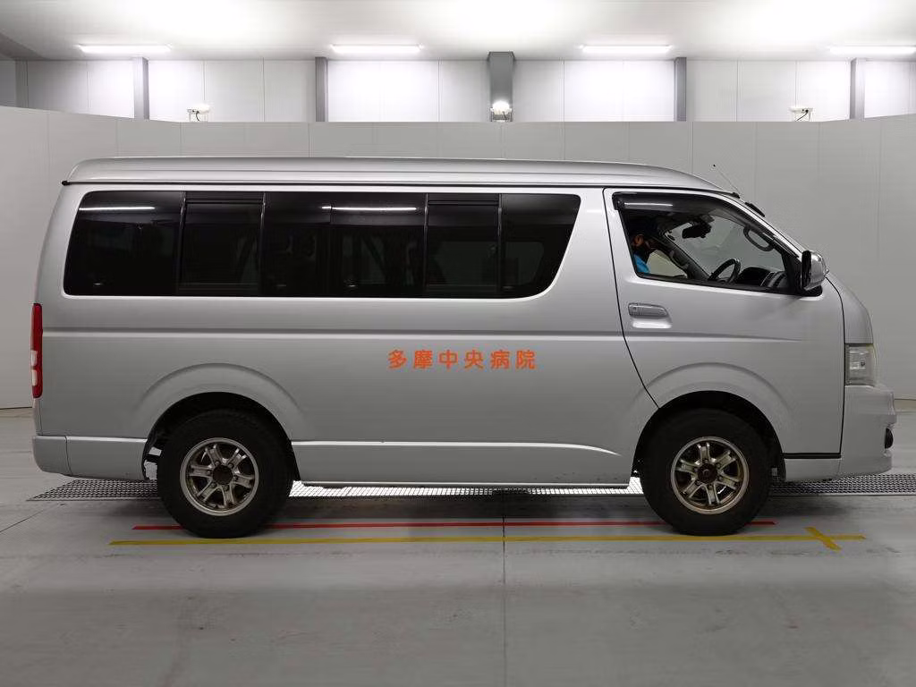 TOYOTA HIACE