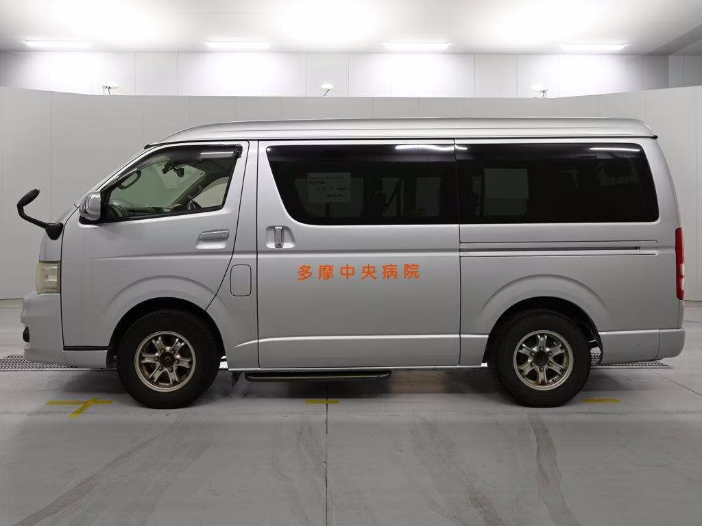 TOYOTA HIACE