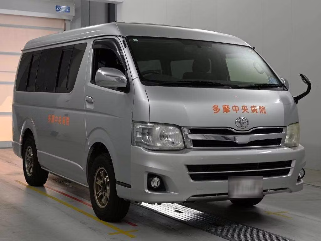 TOYOTA HIACE