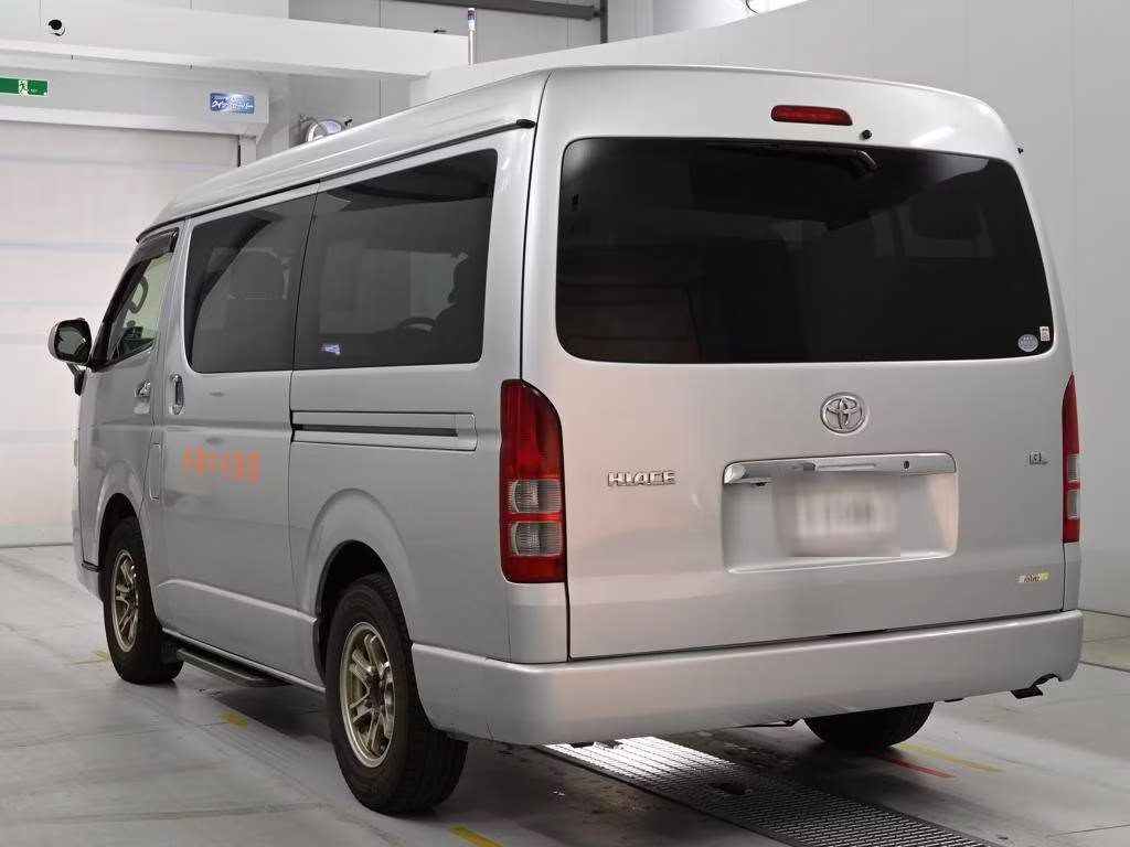 TOYOTA HIACE