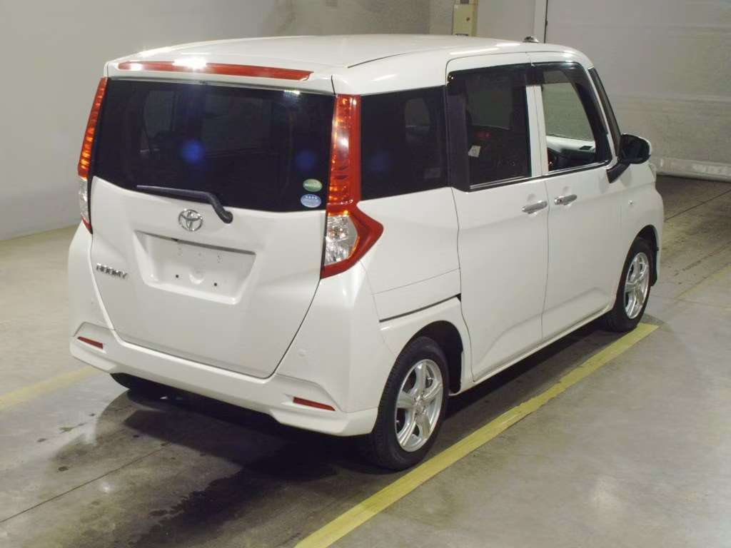 TOYOTA ROOMY