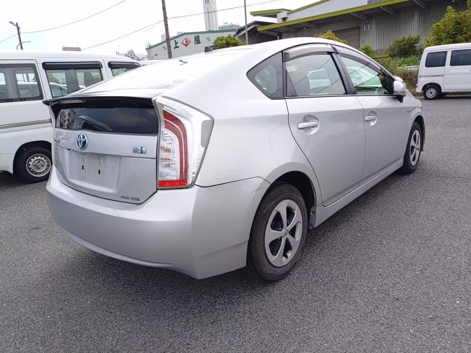 TOYOTA PRIUS