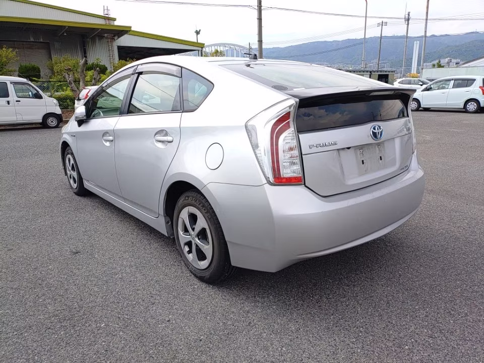 TOYOTA PRIUS