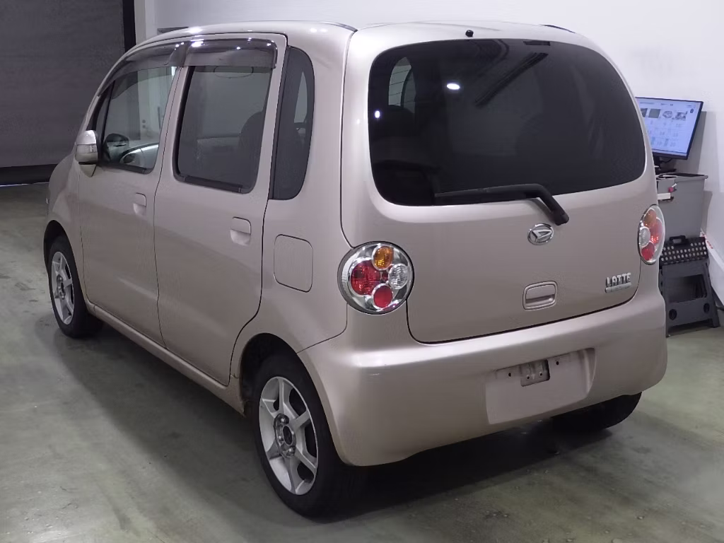 DAIHATSU MOVE LATTE