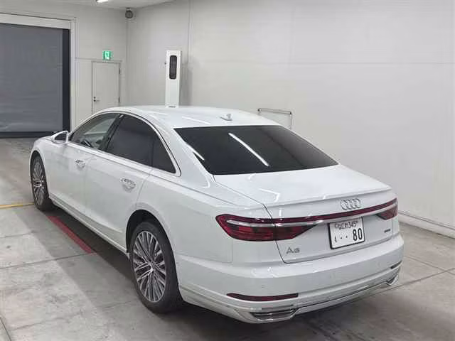 AUDI A8