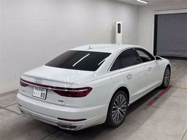 AUDI A8