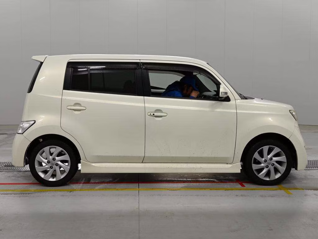 TOYOTA BB