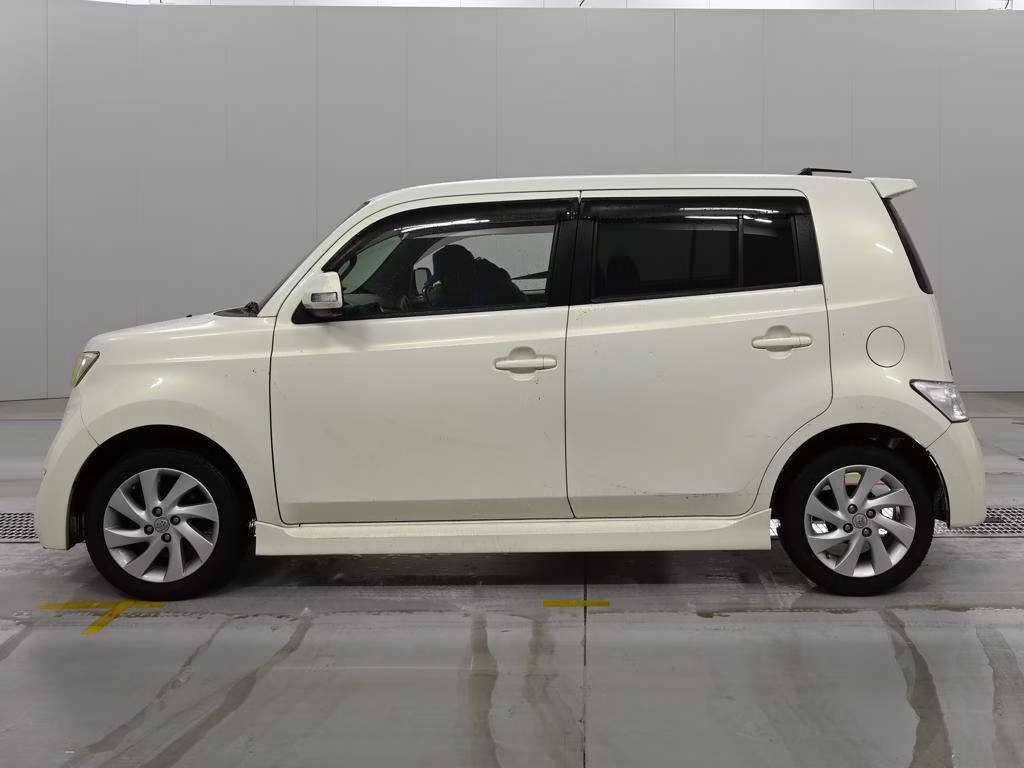 TOYOTA BB