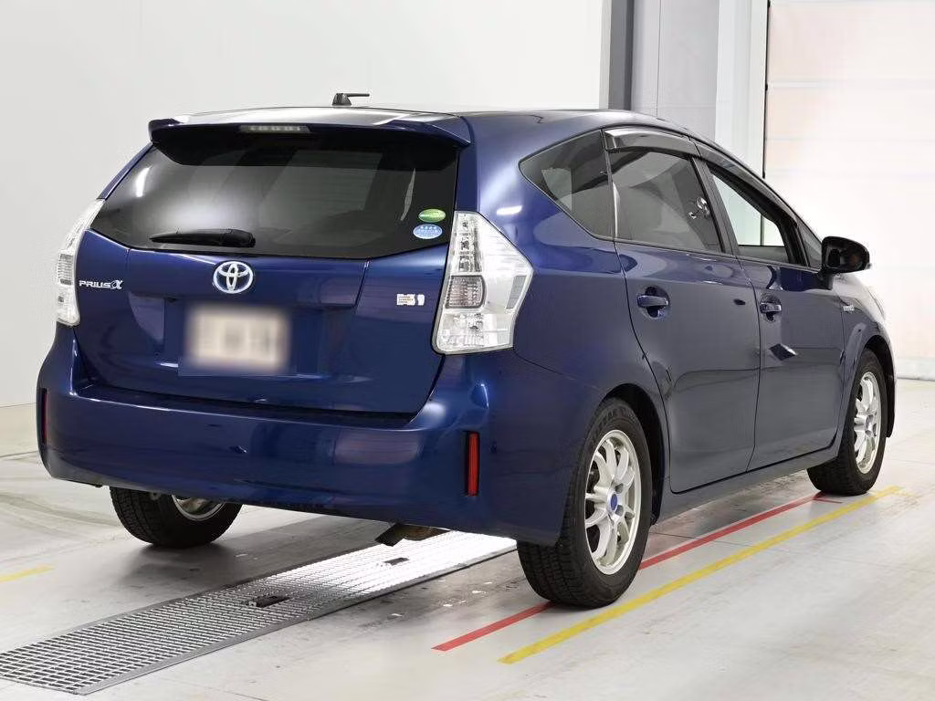 TOYOTA PRIUS ALPHA