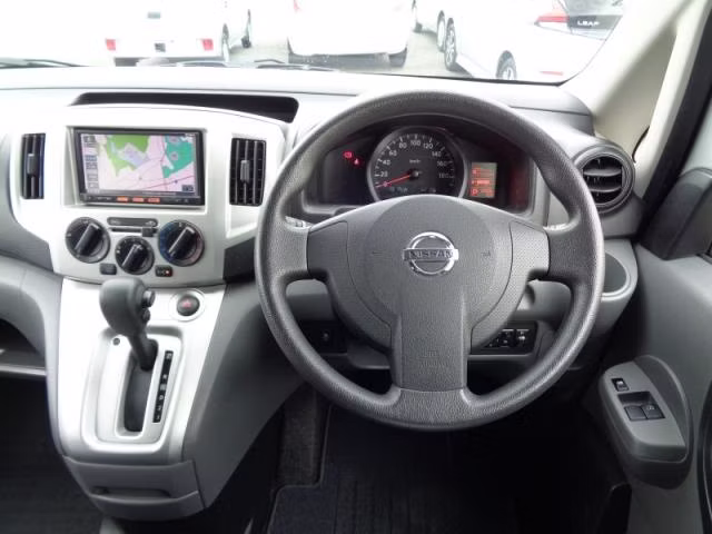 NISSAN NV200