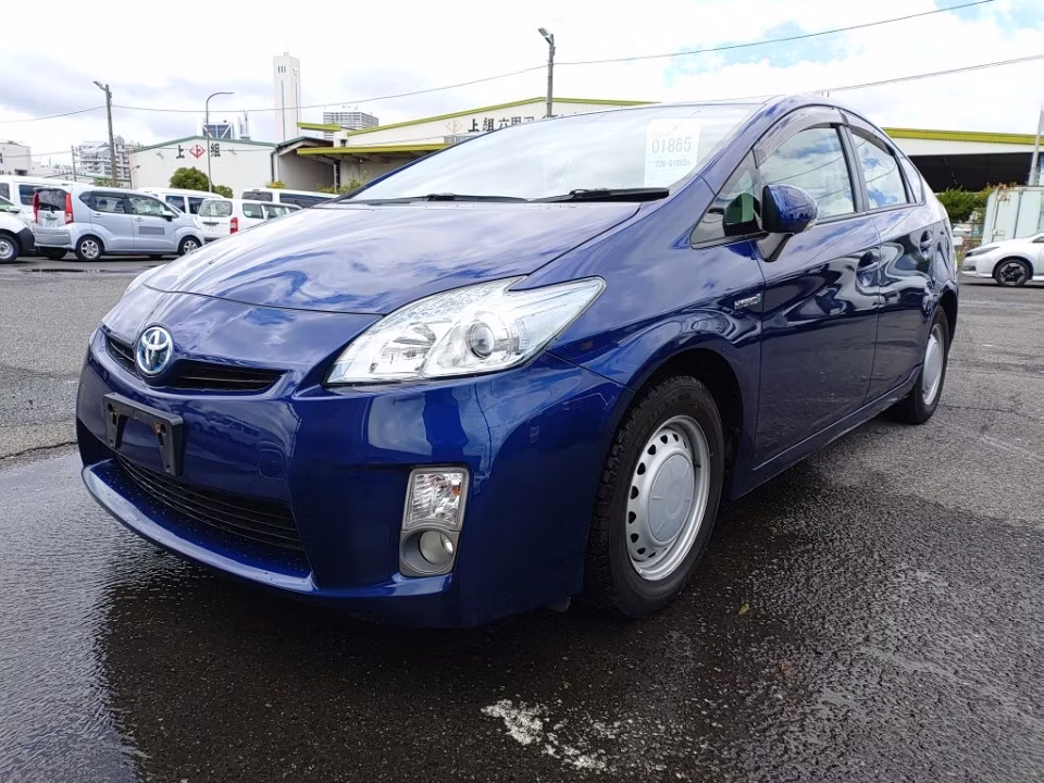 TOYOTA PRIUS