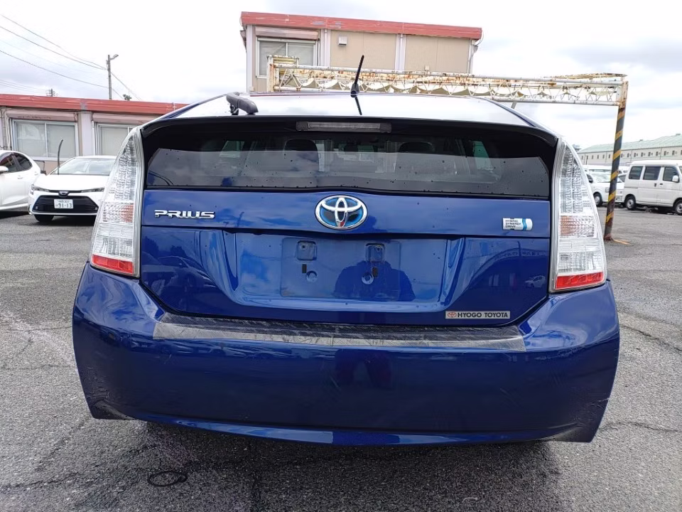 TOYOTA PRIUS