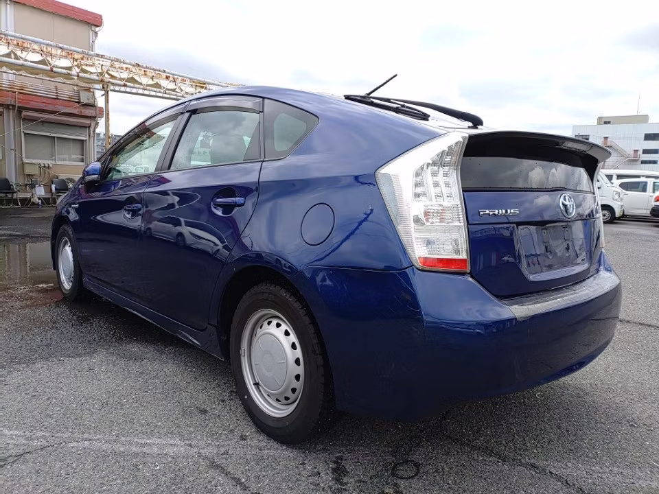 TOYOTA PRIUS