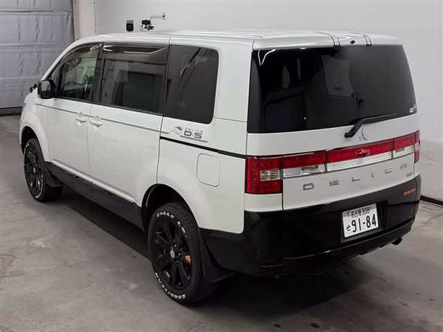 MITSUBISHI DELICA D:5