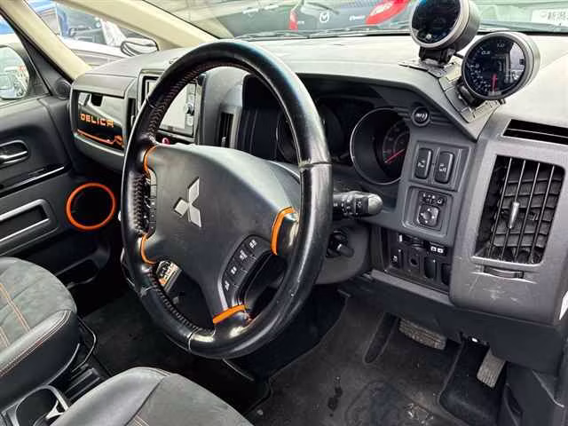 MITSUBISHI DELICA D:5