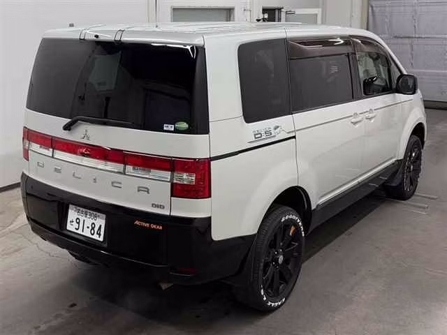 MITSUBISHI DELICA D:5