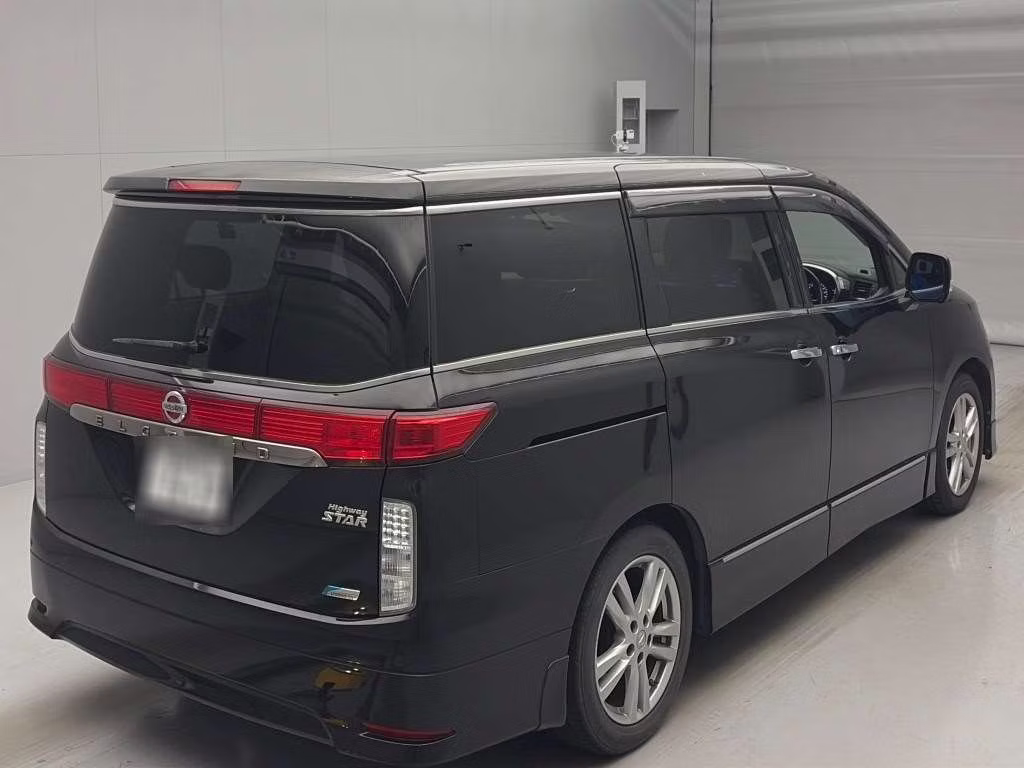 NISSAN ELGRAND