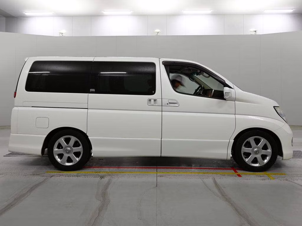 NISSAN ELGRAND