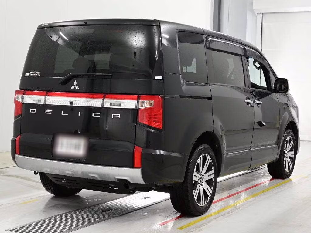 MITSUBISHI DELICA D:5