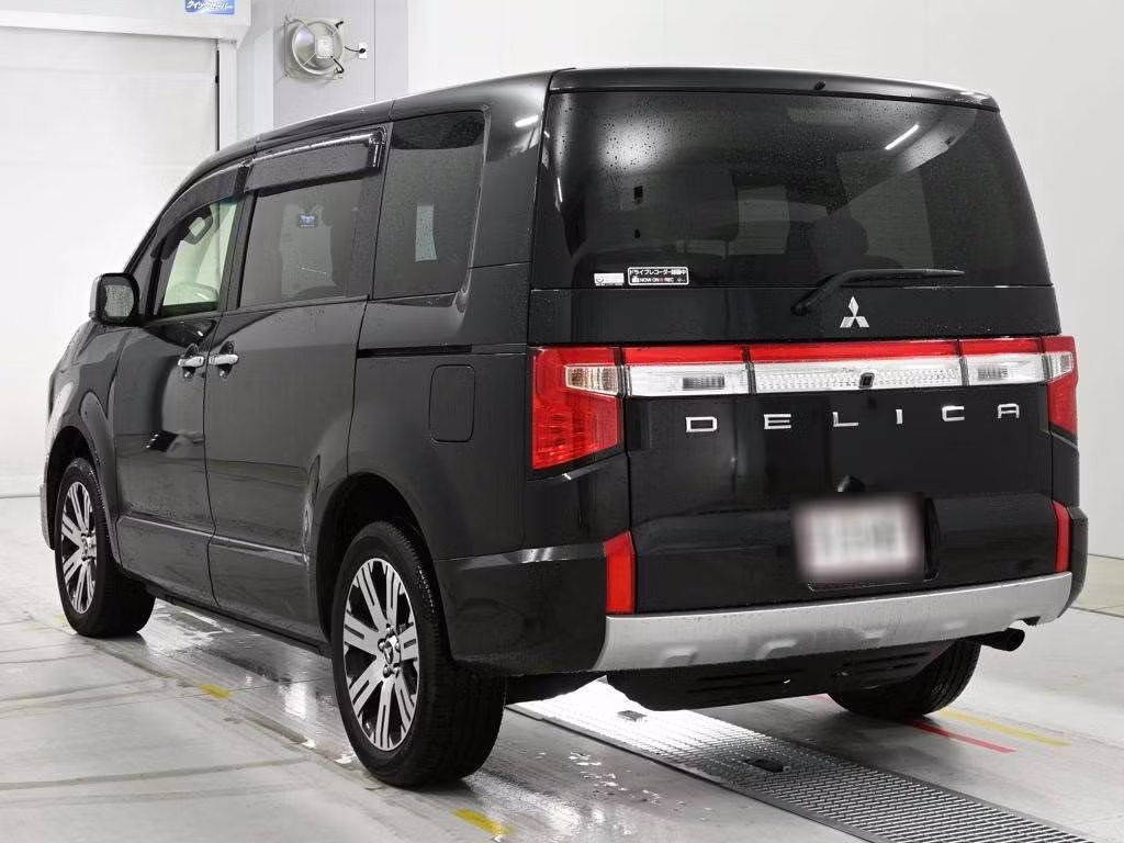 MITSUBISHI DELICA D:5