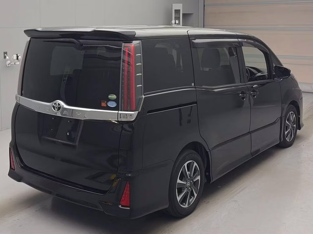 TOYOTA NOAH