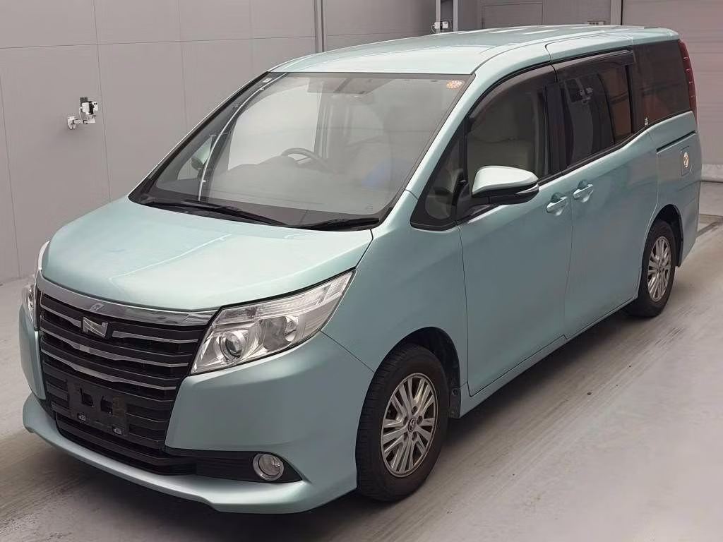 TOYOTA NOAH