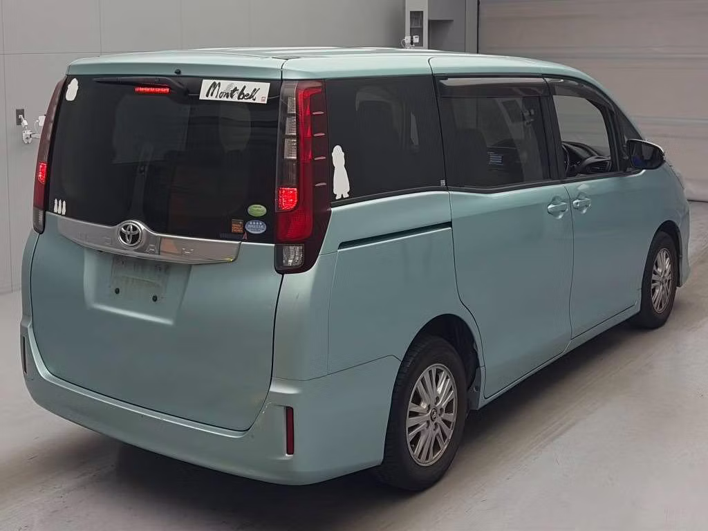 TOYOTA NOAH