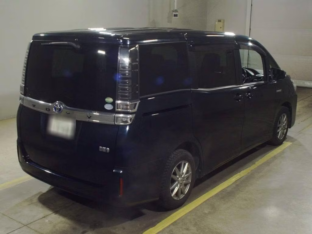 TOYOTA VOXY