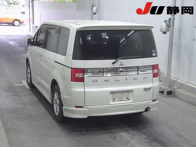 MITSUBISHI DELICA D:5