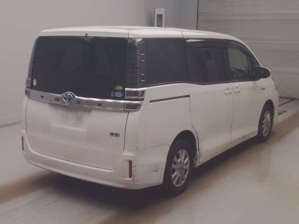 TOYOTA VOXY