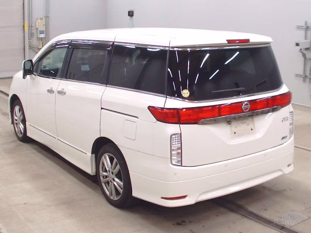 NISSAN ELGRAND