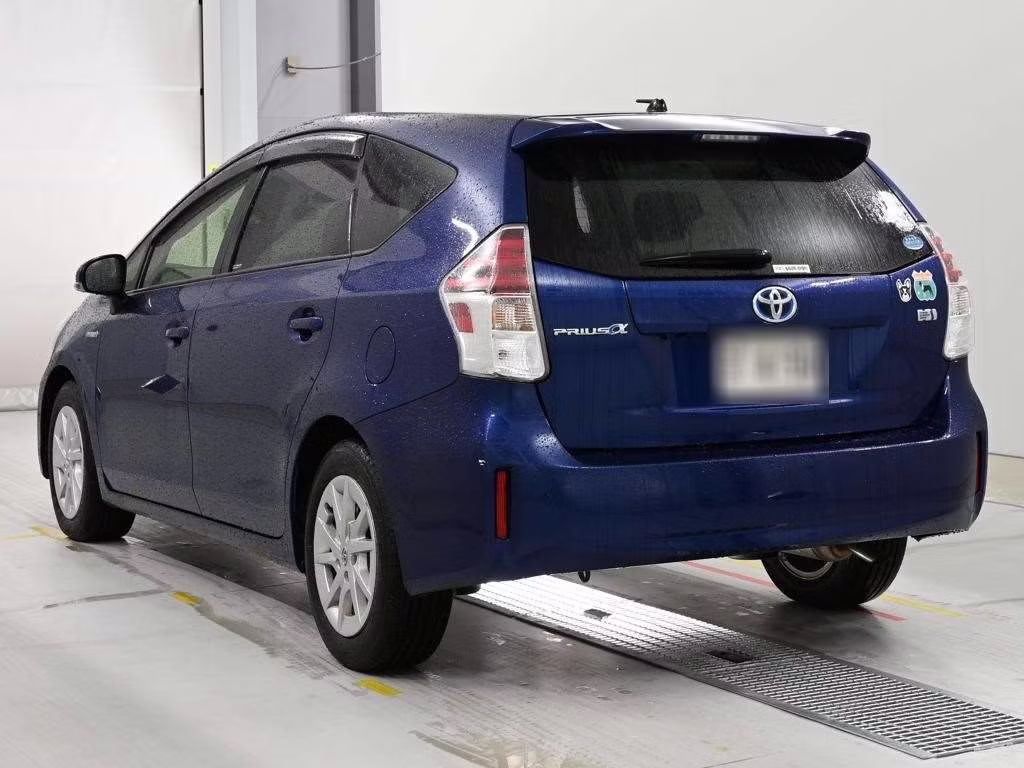 TOYOTA PRIUS ALPHA