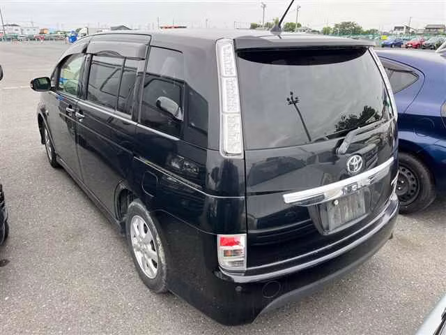 TOYOTA ISIS
