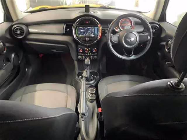 MINI HATCH