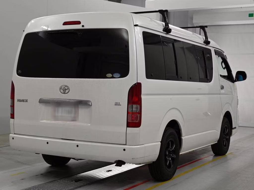 TOYOTA HIACE