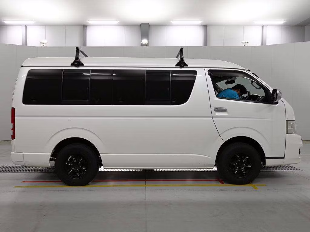 TOYOTA HIACE