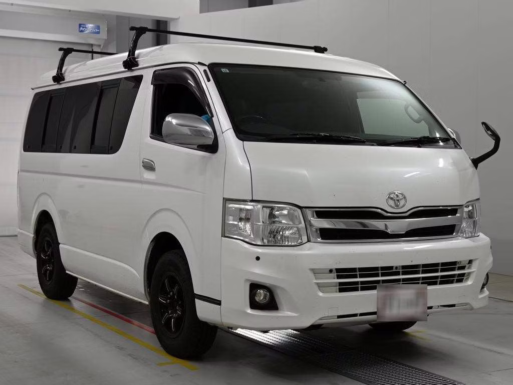 TOYOTA HIACE