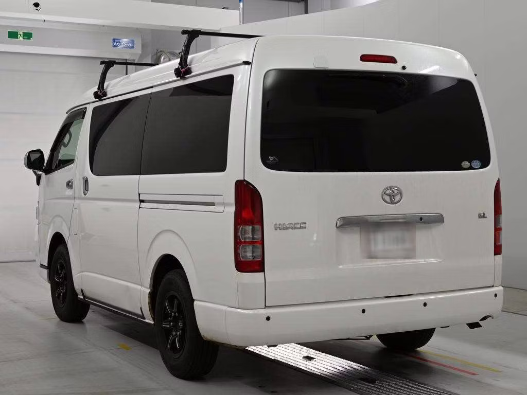 TOYOTA HIACE