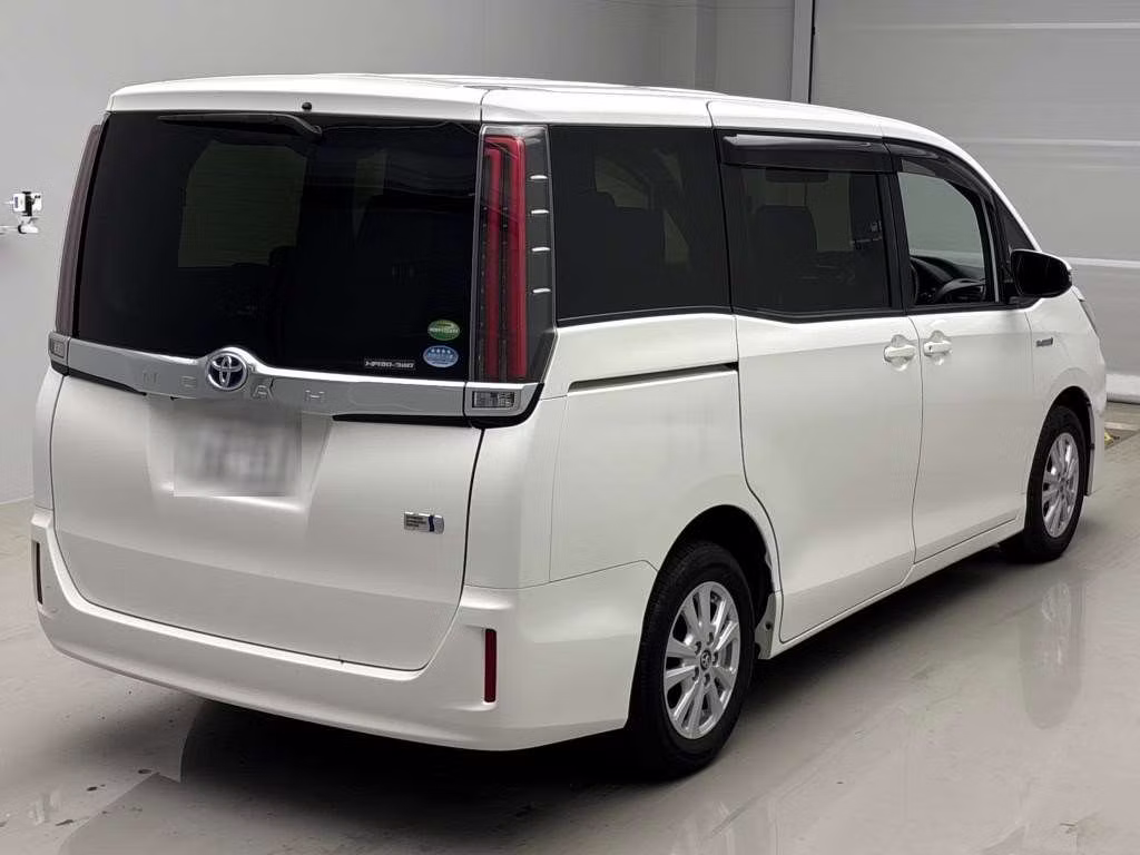 TOYOTA NOAH